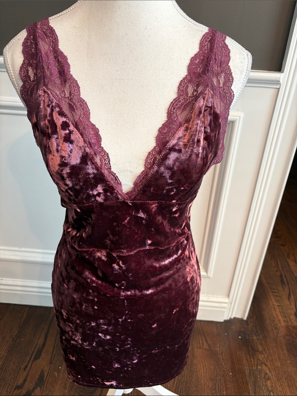 Lace-Trim Velvet Mini Dress in plum